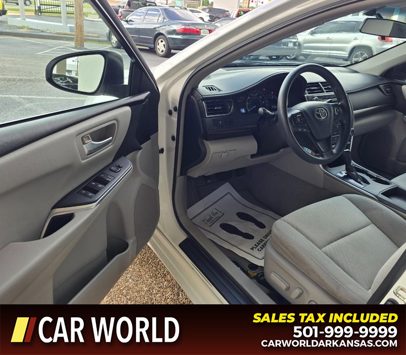 Toyota Camry Vehicle Full-screen Gallery Image 7