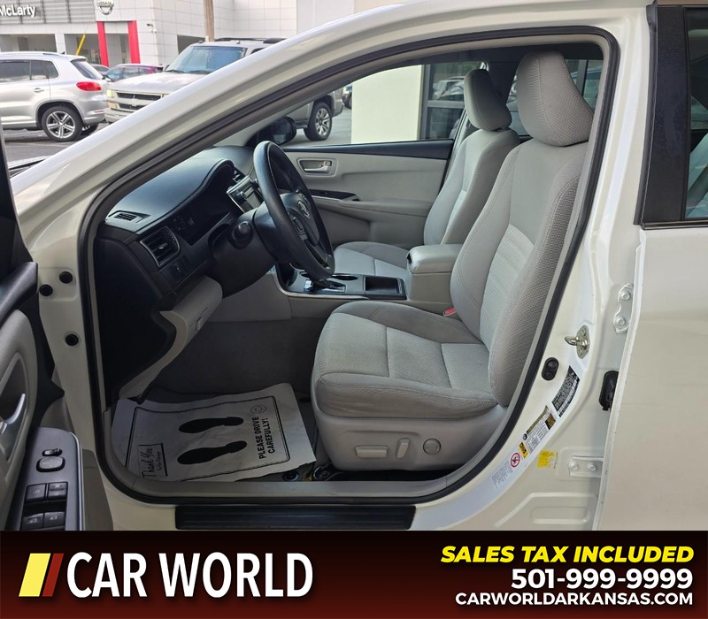 Toyota Camry Vehicle Full-screen Gallery Image 8