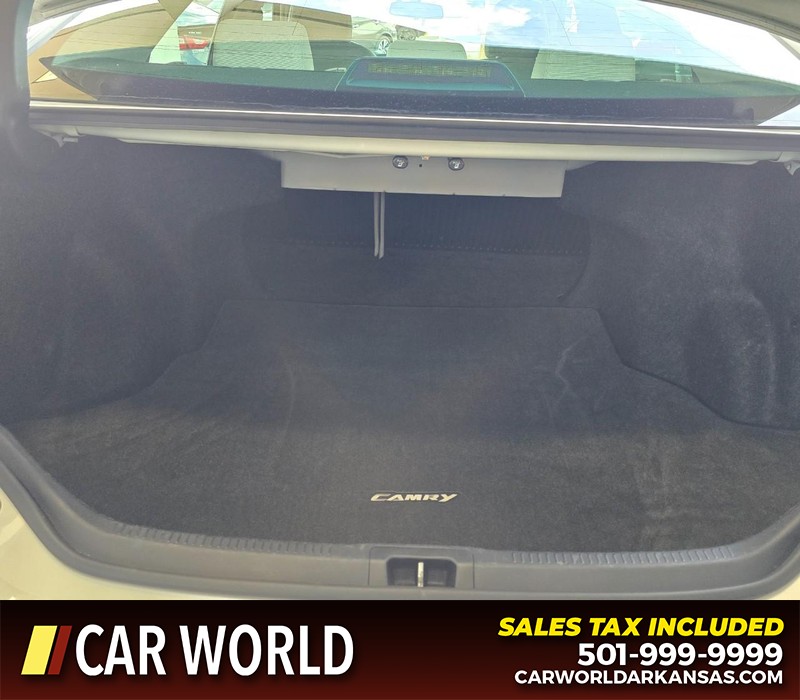 Toyota Camry Vehicle Full-screen Gallery Image 13