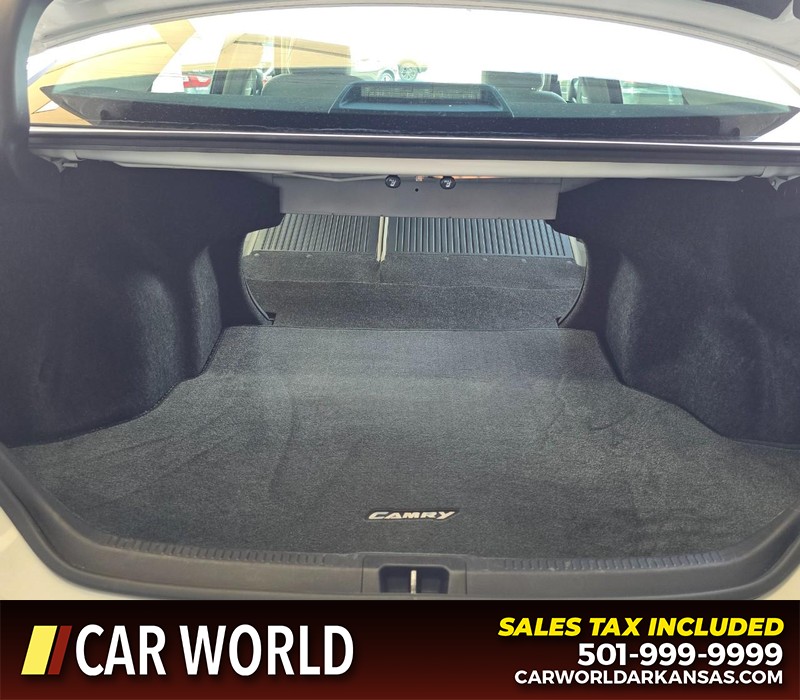 Toyota Camry Vehicle Full-screen Gallery Image 14
