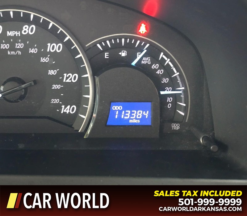 Toyota Camry Vehicle Full-screen Gallery Image 16