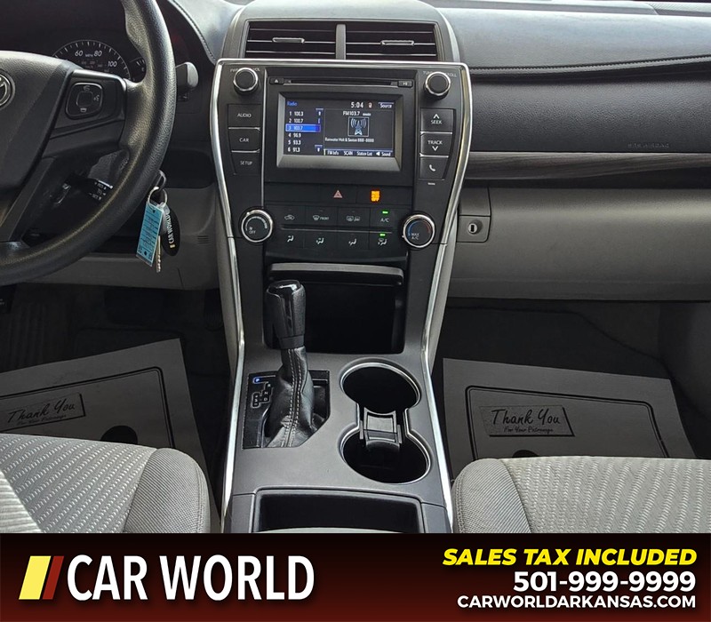 Toyota Camry Vehicle Full-screen Gallery Image 18