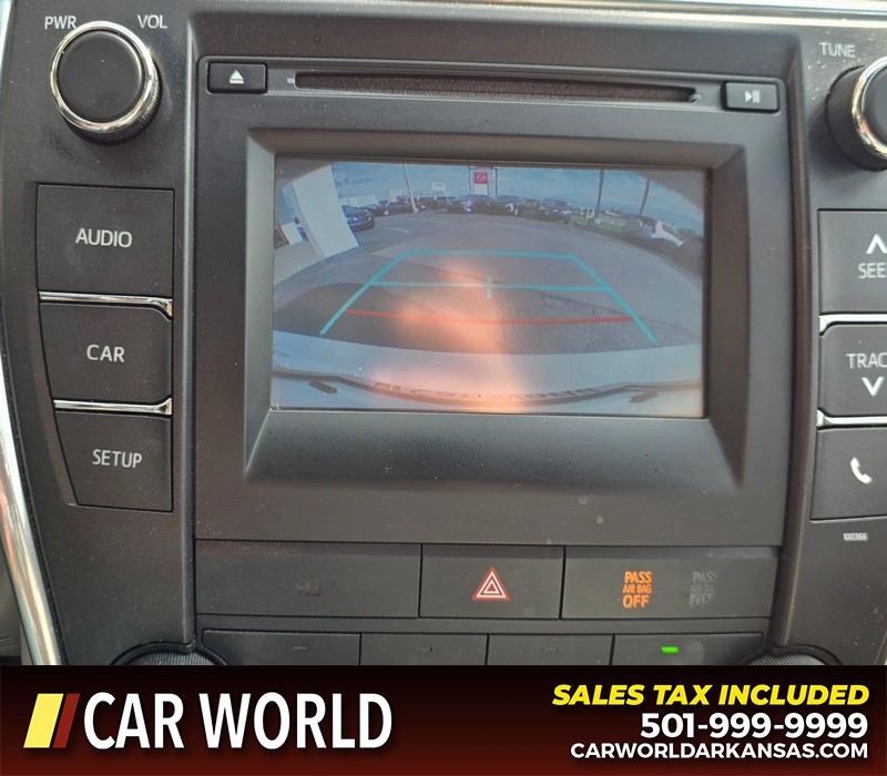 Toyota Camry Vehicle Full-screen Gallery Image 19