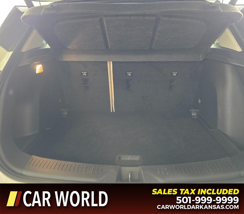 Buick Encore GX Vehicle Full-screen Gallery Image 13