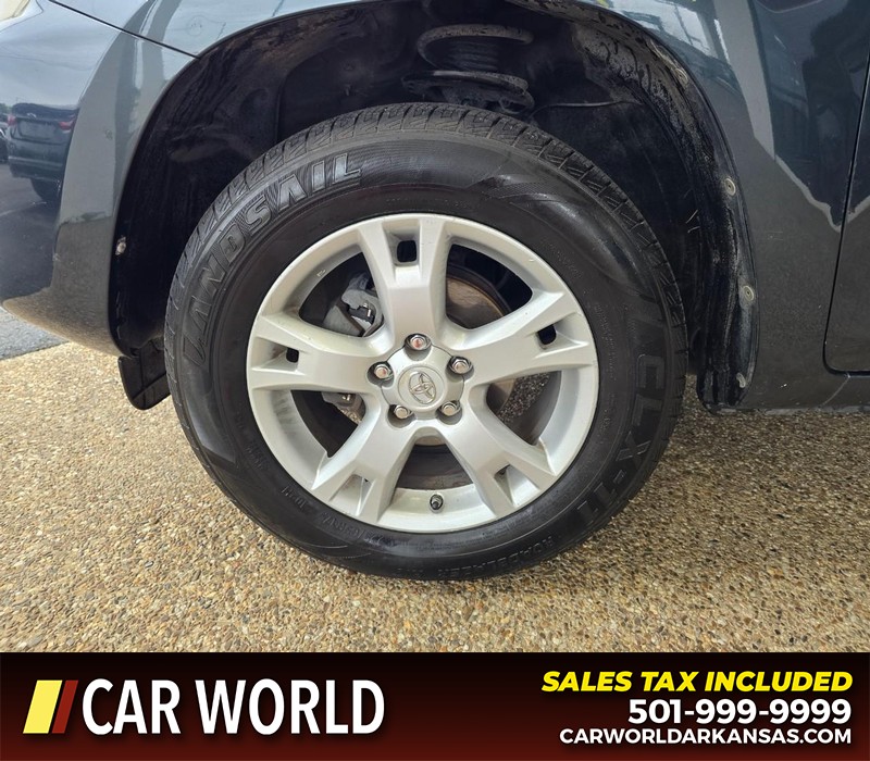 Toyota RAV4 Vehicle Full-screen Gallery Image 6