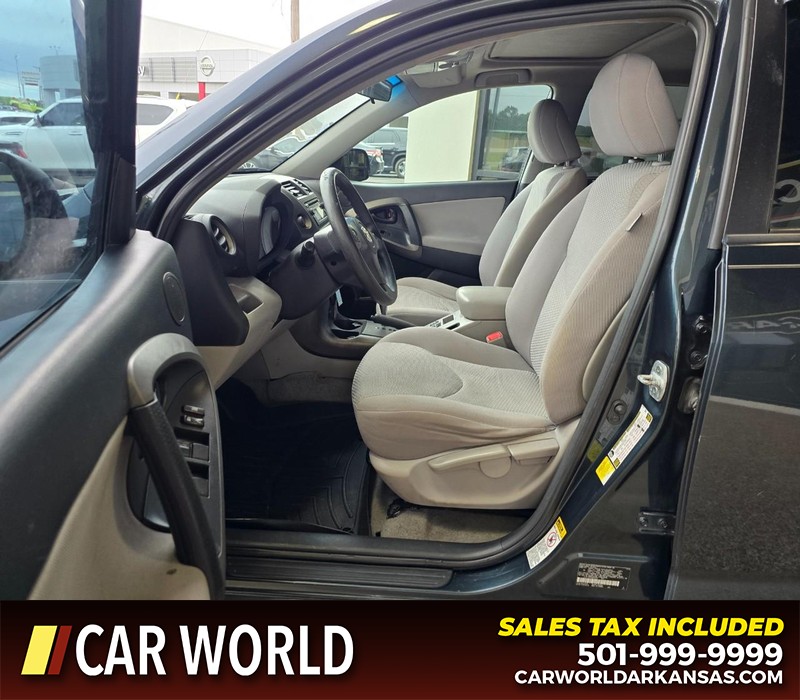 Toyota RAV4 Vehicle Full-screen Gallery Image 8