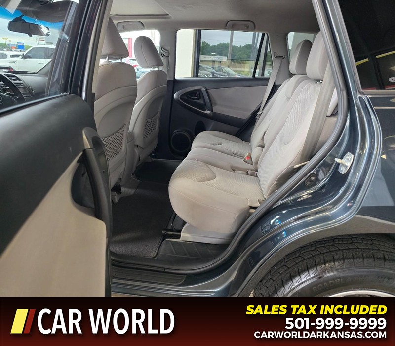 Toyota RAV4 Vehicle Full-screen Gallery Image 10