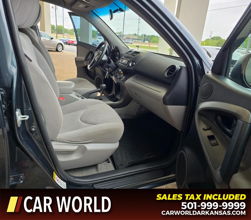 Toyota RAV4 Vehicle Full-screen Gallery Image 11