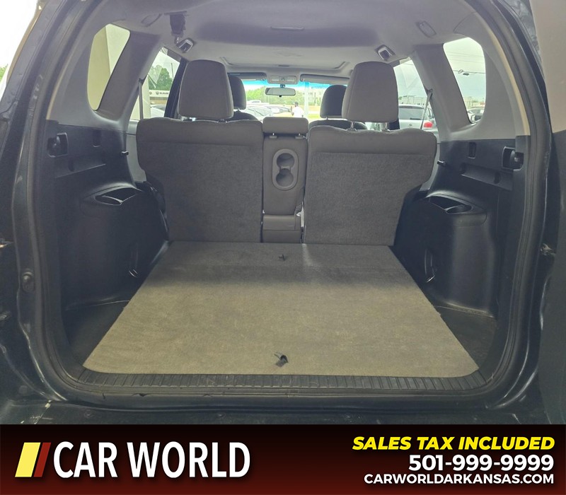 Toyota RAV4 Vehicle Full-screen Gallery Image 13