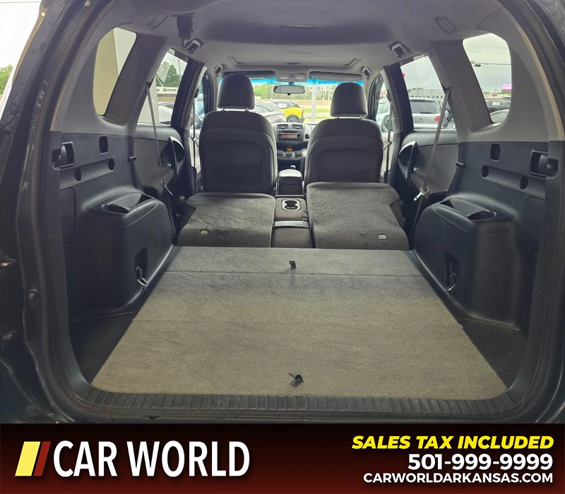 Toyota RAV4 Vehicle Full-screen Gallery Image 14