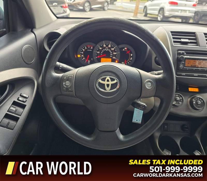 Toyota RAV4 Vehicle Full-screen Gallery Image 15