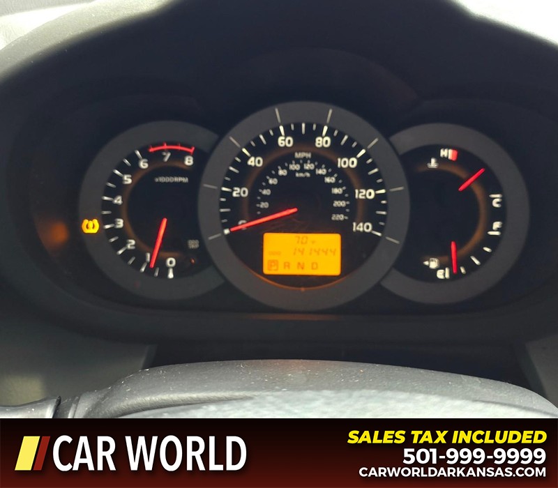 Toyota RAV4 Vehicle Full-screen Gallery Image 17