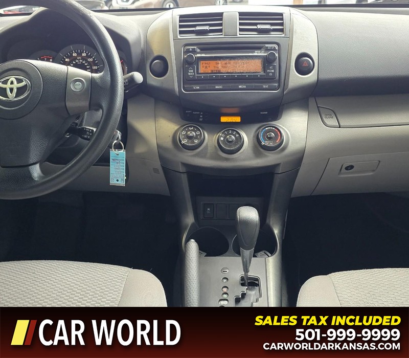 Toyota RAV4 Vehicle Full-screen Gallery Image 18