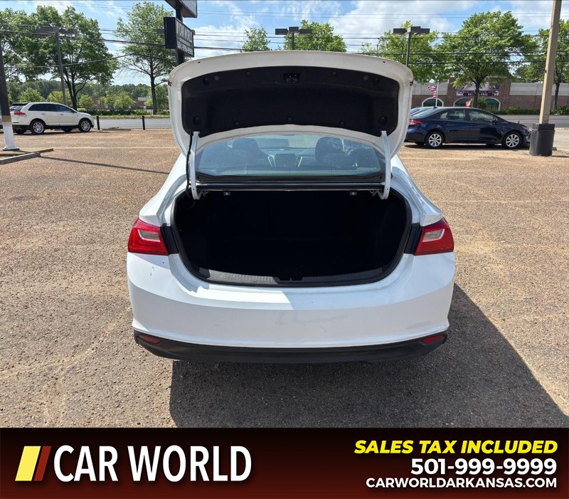 Chevrolet Malibu Vehicle Full-screen Gallery Image 5