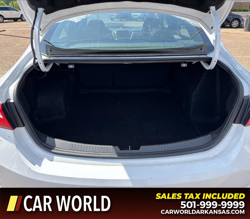 Chevrolet Malibu Vehicle Full-screen Gallery Image 6