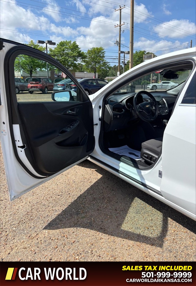 Chevrolet Malibu Vehicle Full-screen Gallery Image 12