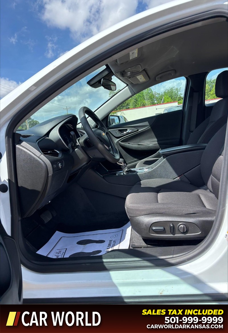 Chevrolet Malibu Vehicle Full-screen Gallery Image 13