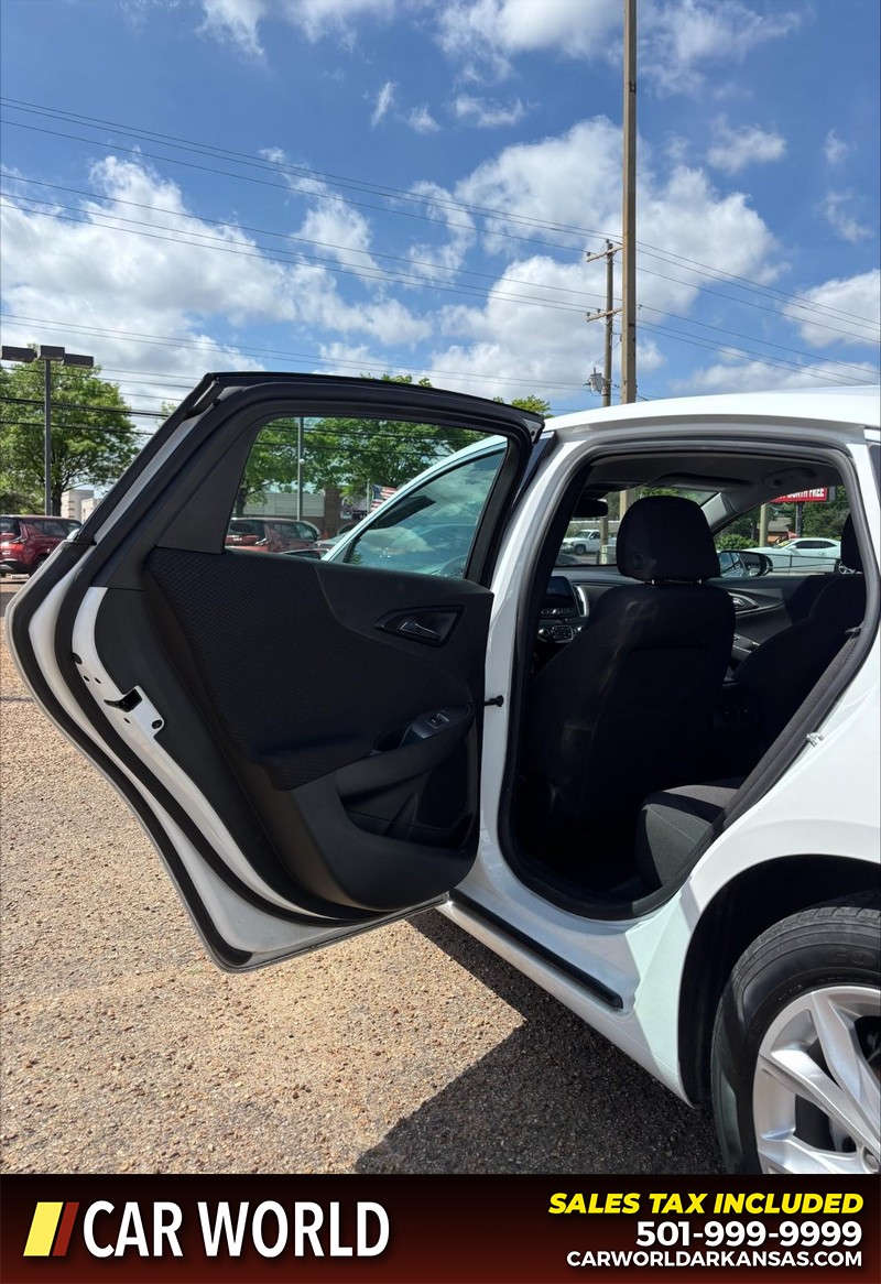 Chevrolet Malibu Vehicle Full-screen Gallery Image 14