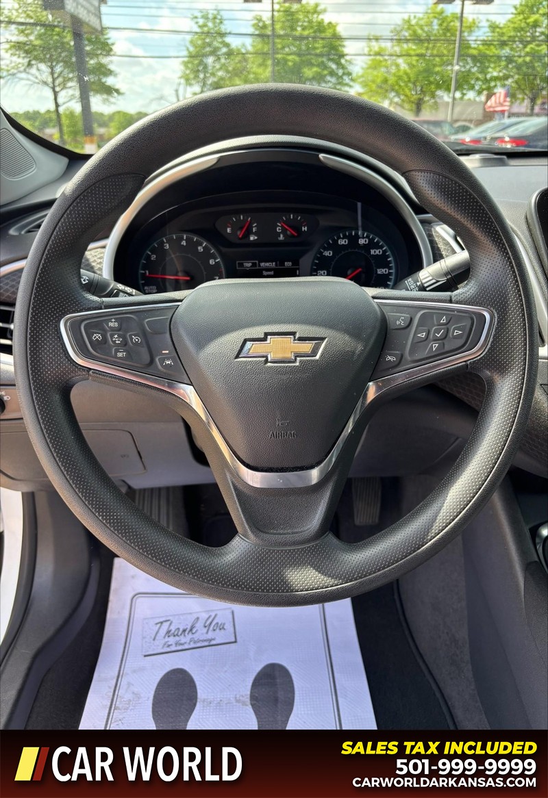 Chevrolet Malibu Vehicle Full-screen Gallery Image 19