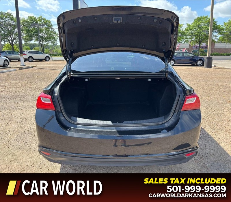 Chevrolet Malibu Vehicle Full-screen Gallery Image 5