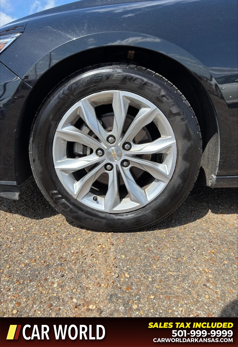 Chevrolet Malibu Vehicle Full-screen Gallery Image 11