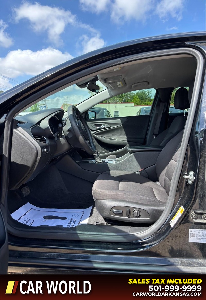 Chevrolet Malibu Vehicle Full-screen Gallery Image 13