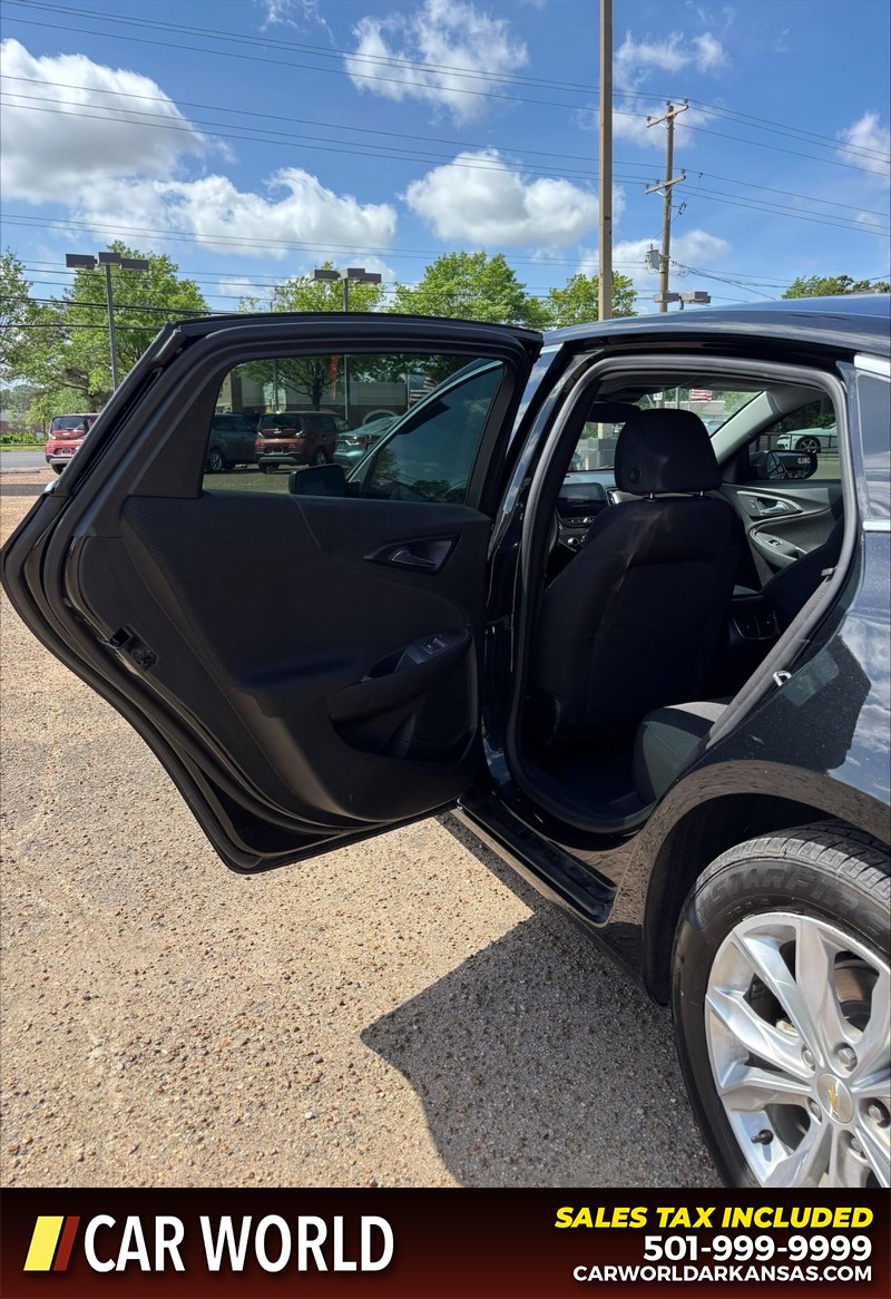 Chevrolet Malibu Vehicle Full-screen Gallery Image 14