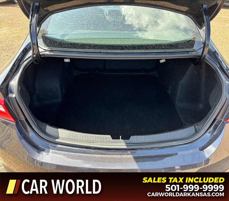 Chevrolet Malibu Vehicle Full-screen Gallery Image 6