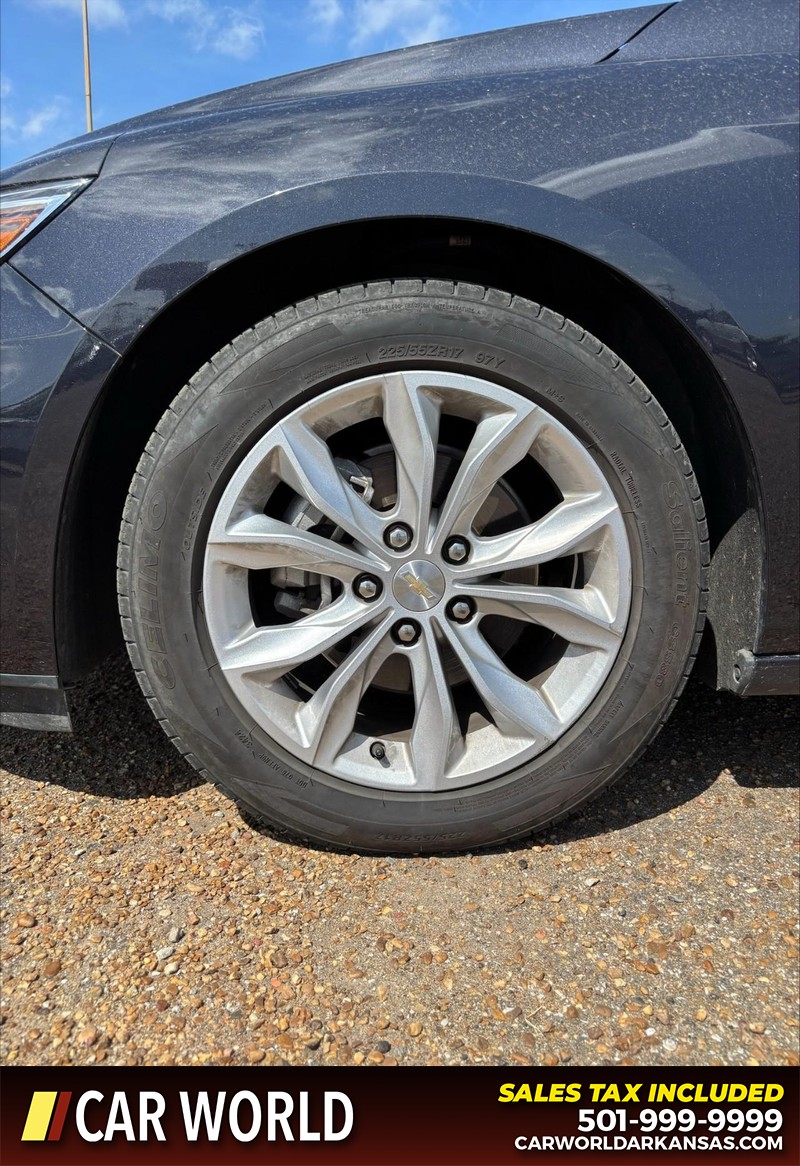 Chevrolet Malibu Vehicle Full-screen Gallery Image 11