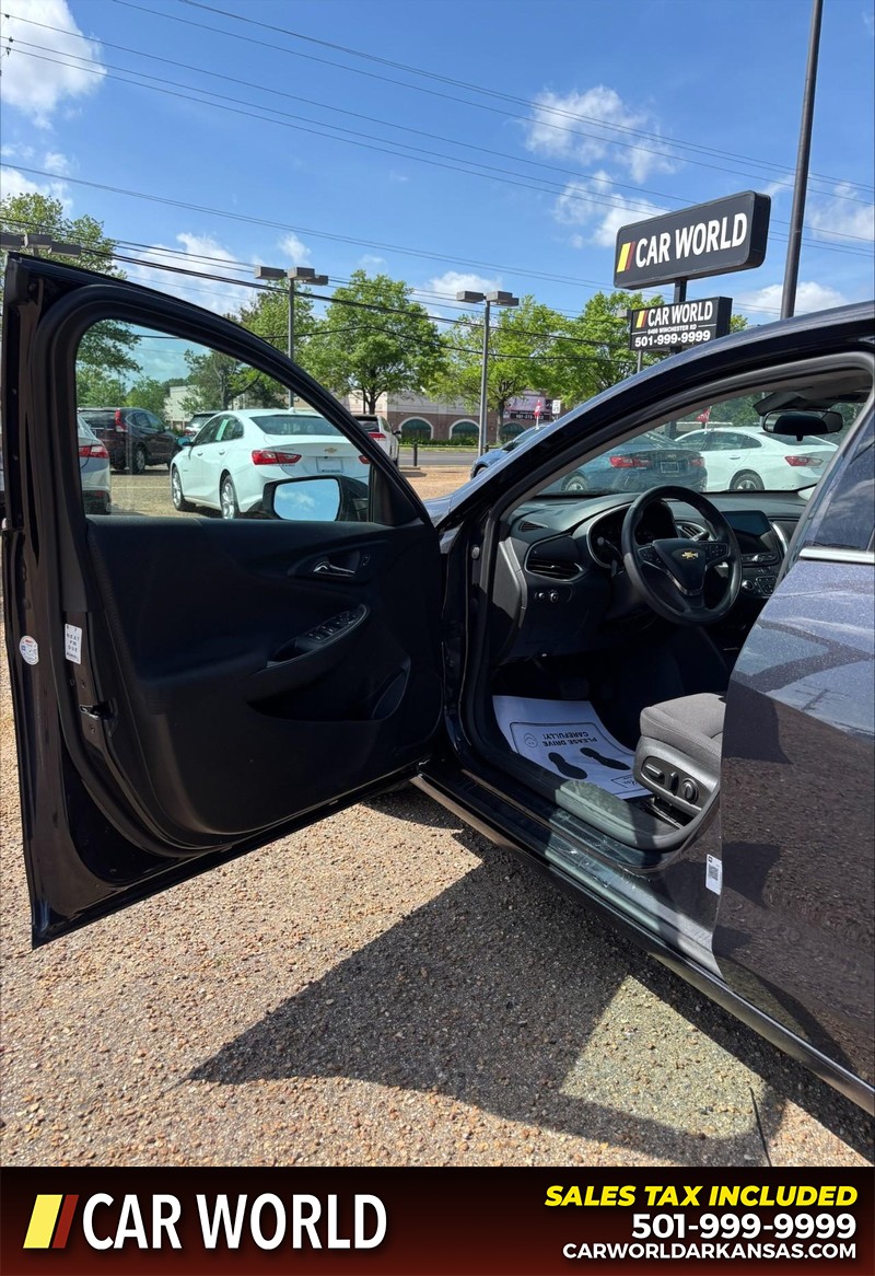 Chevrolet Malibu Vehicle Full-screen Gallery Image 12