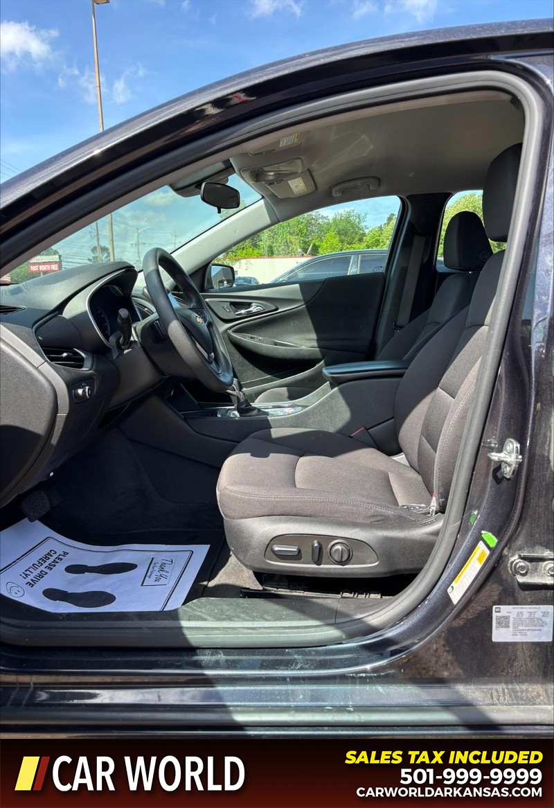 Chevrolet Malibu Vehicle Full-screen Gallery Image 13