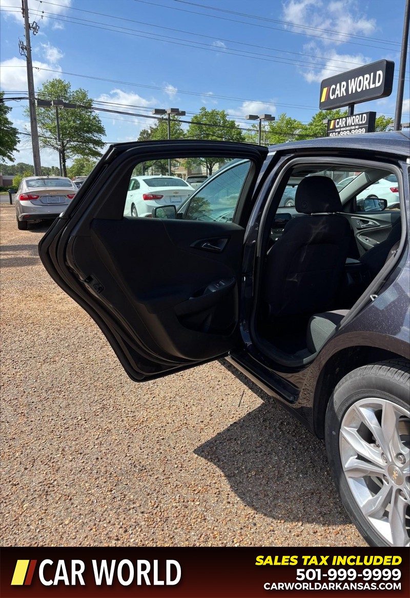 Chevrolet Malibu Vehicle Full-screen Gallery Image 14