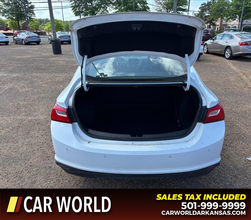 Chevrolet Malibu Vehicle Full-screen Gallery Image 5