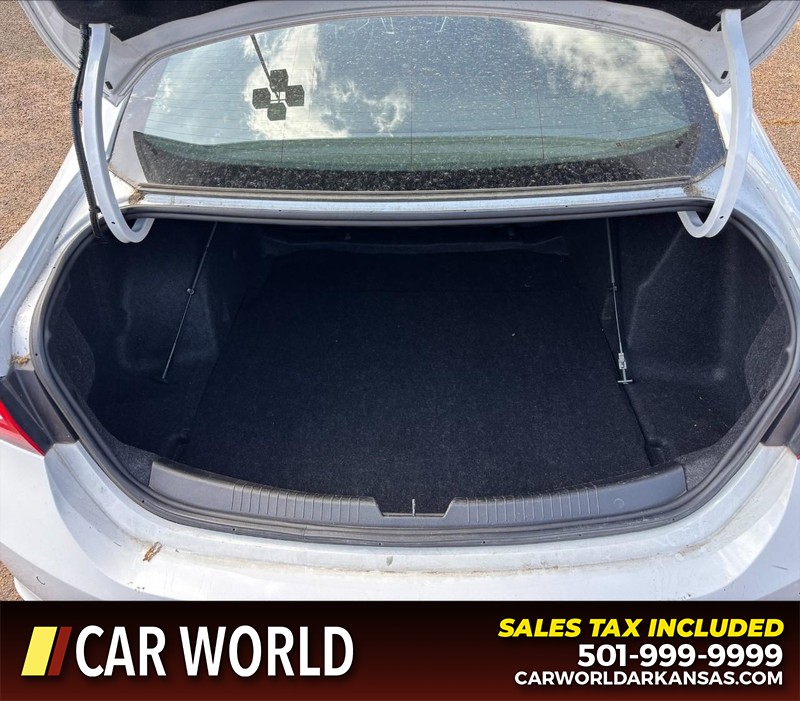 Chevrolet Malibu Vehicle Full-screen Gallery Image 6