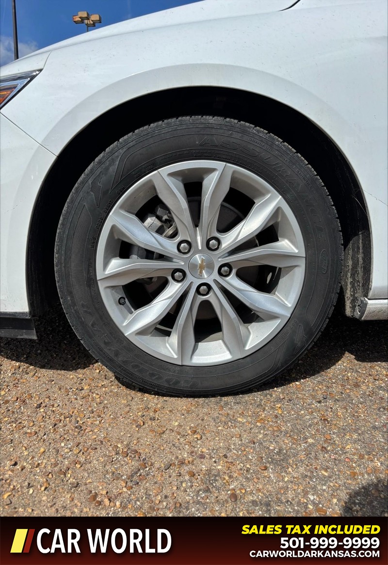 Chevrolet Malibu Vehicle Full-screen Gallery Image 11