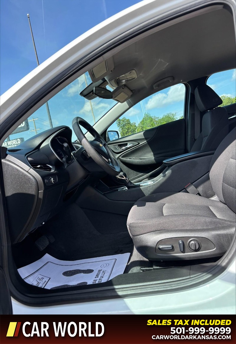 Chevrolet Malibu Vehicle Full-screen Gallery Image 13