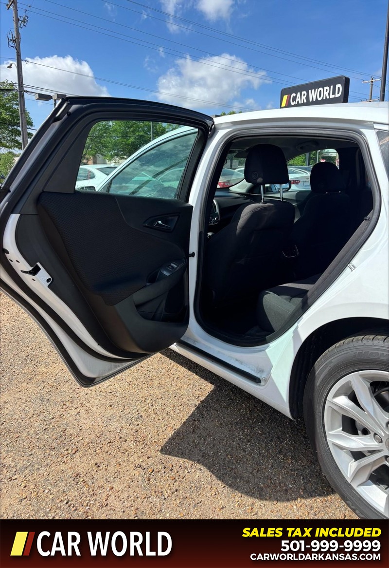 Chevrolet Malibu Vehicle Full-screen Gallery Image 14