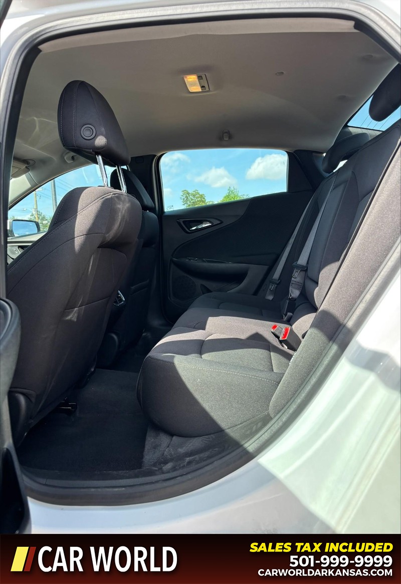 Chevrolet Malibu Vehicle Full-screen Gallery Image 15