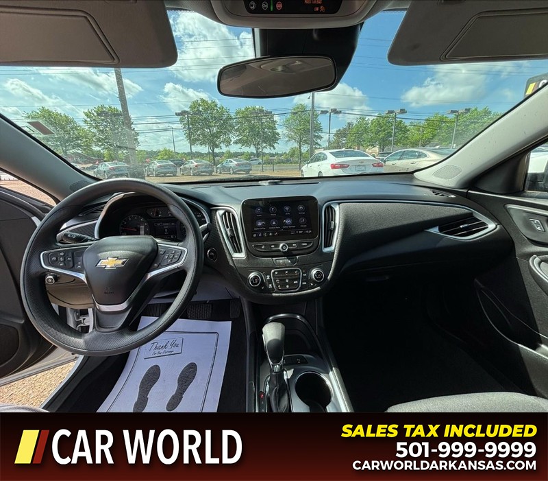 Chevrolet Malibu Vehicle Full-screen Gallery Image 16