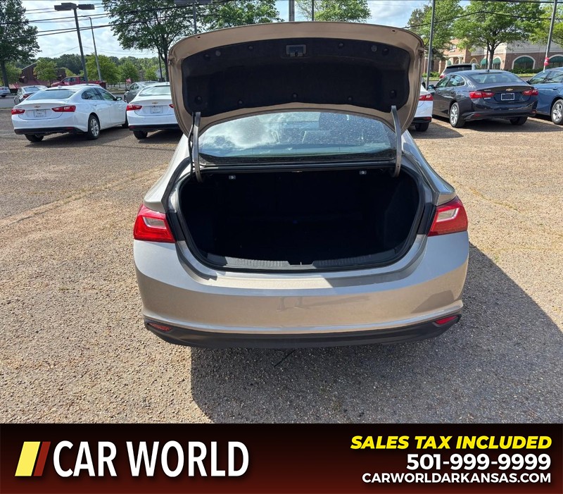 Chevrolet Malibu Vehicle Full-screen Gallery Image 5