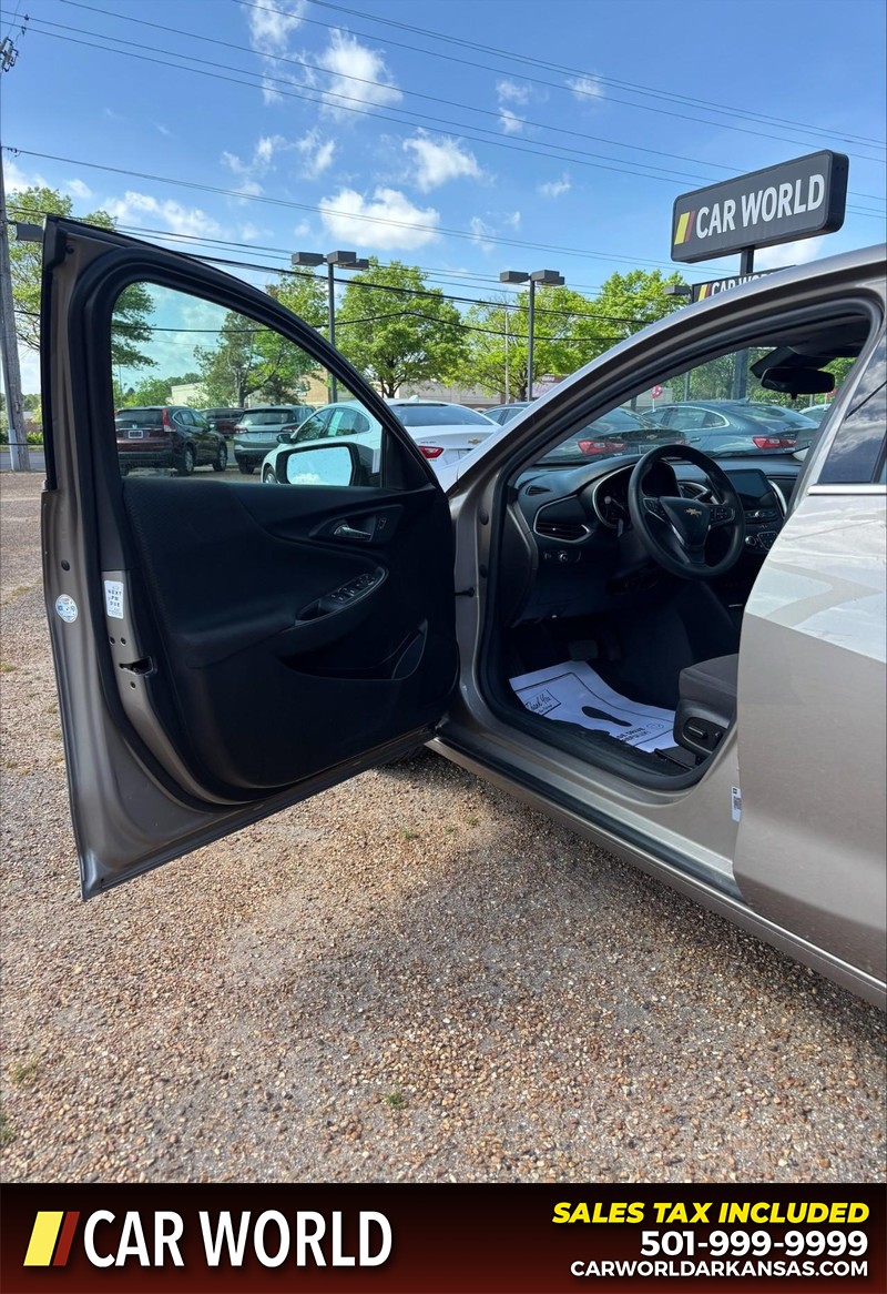 Chevrolet Malibu Vehicle Full-screen Gallery Image 12