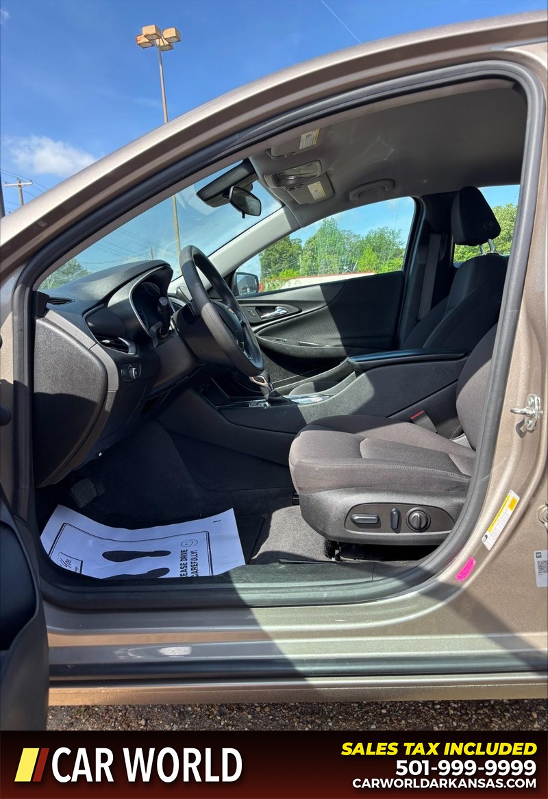 Chevrolet Malibu Vehicle Full-screen Gallery Image 13