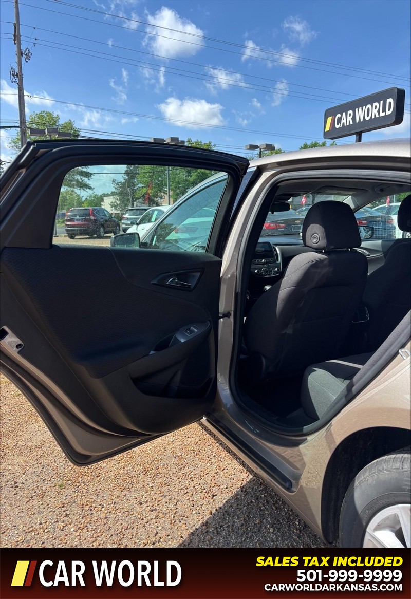 Chevrolet Malibu Vehicle Full-screen Gallery Image 14