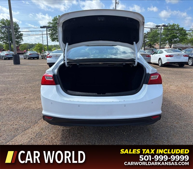 Chevrolet Malibu Vehicle Full-screen Gallery Image 5