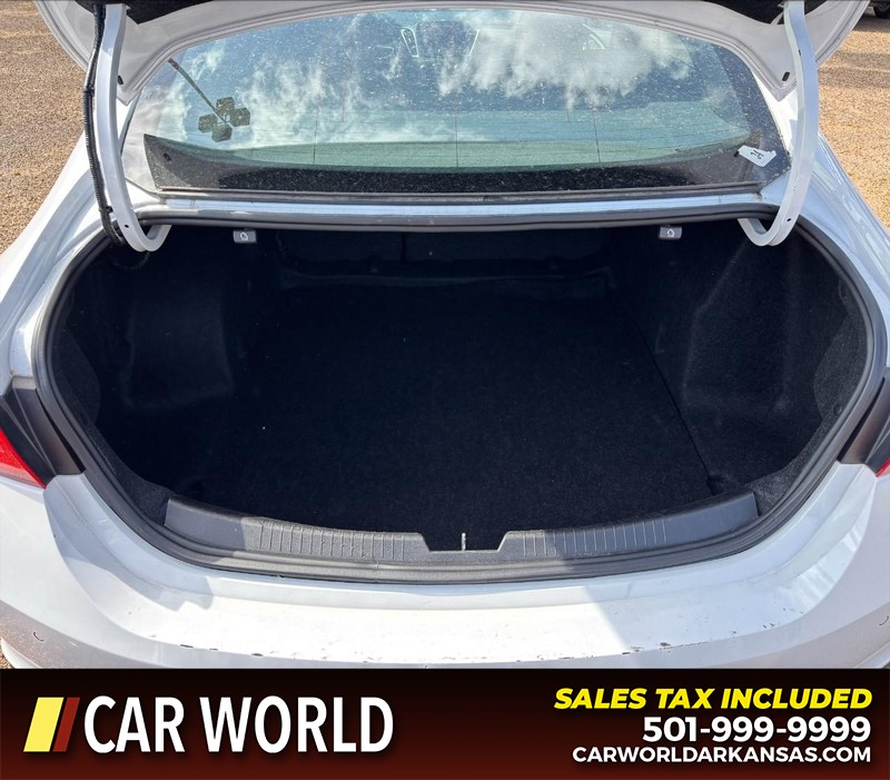 Chevrolet Malibu Vehicle Full-screen Gallery Image 6