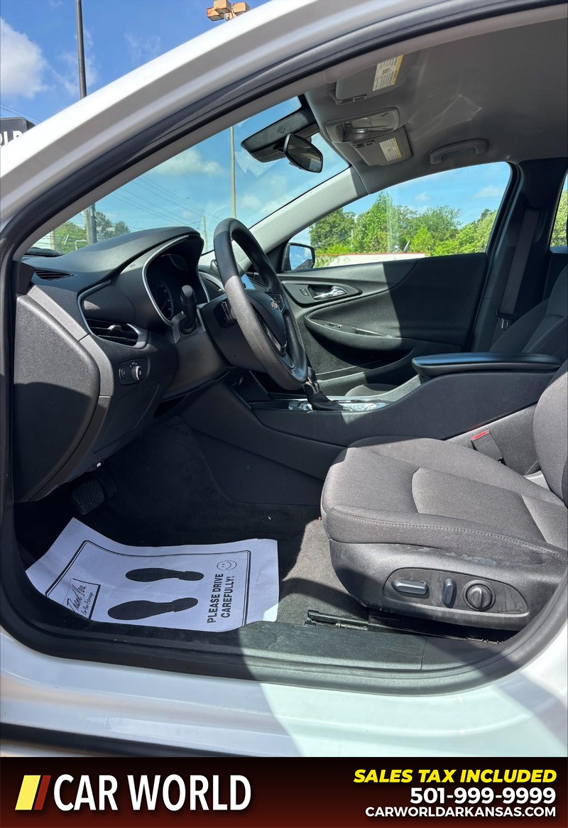 Chevrolet Malibu Vehicle Full-screen Gallery Image 13