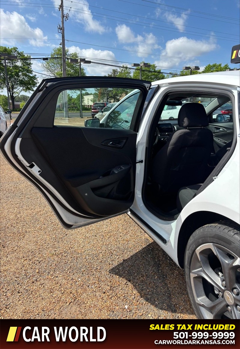 Chevrolet Malibu Vehicle Full-screen Gallery Image 14