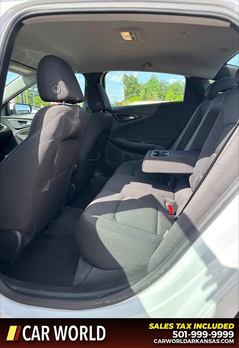 Chevrolet Malibu Vehicle Full-screen Gallery Image 15