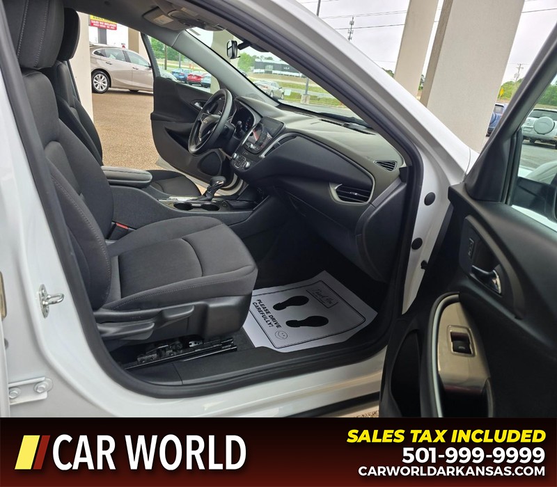 Chevrolet Malibu Vehicle Full-screen Gallery Image 11