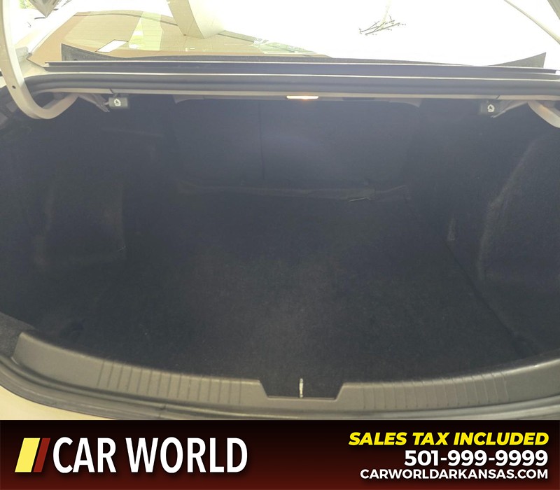 Chevrolet Malibu Vehicle Full-screen Gallery Image 13